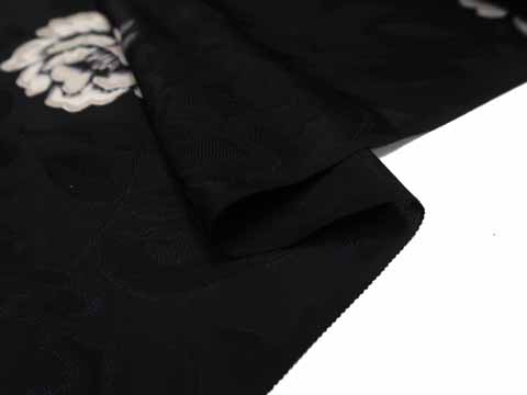 紋意匠縮緬（絹100% 39cm×13.2m）裏表の拡大図