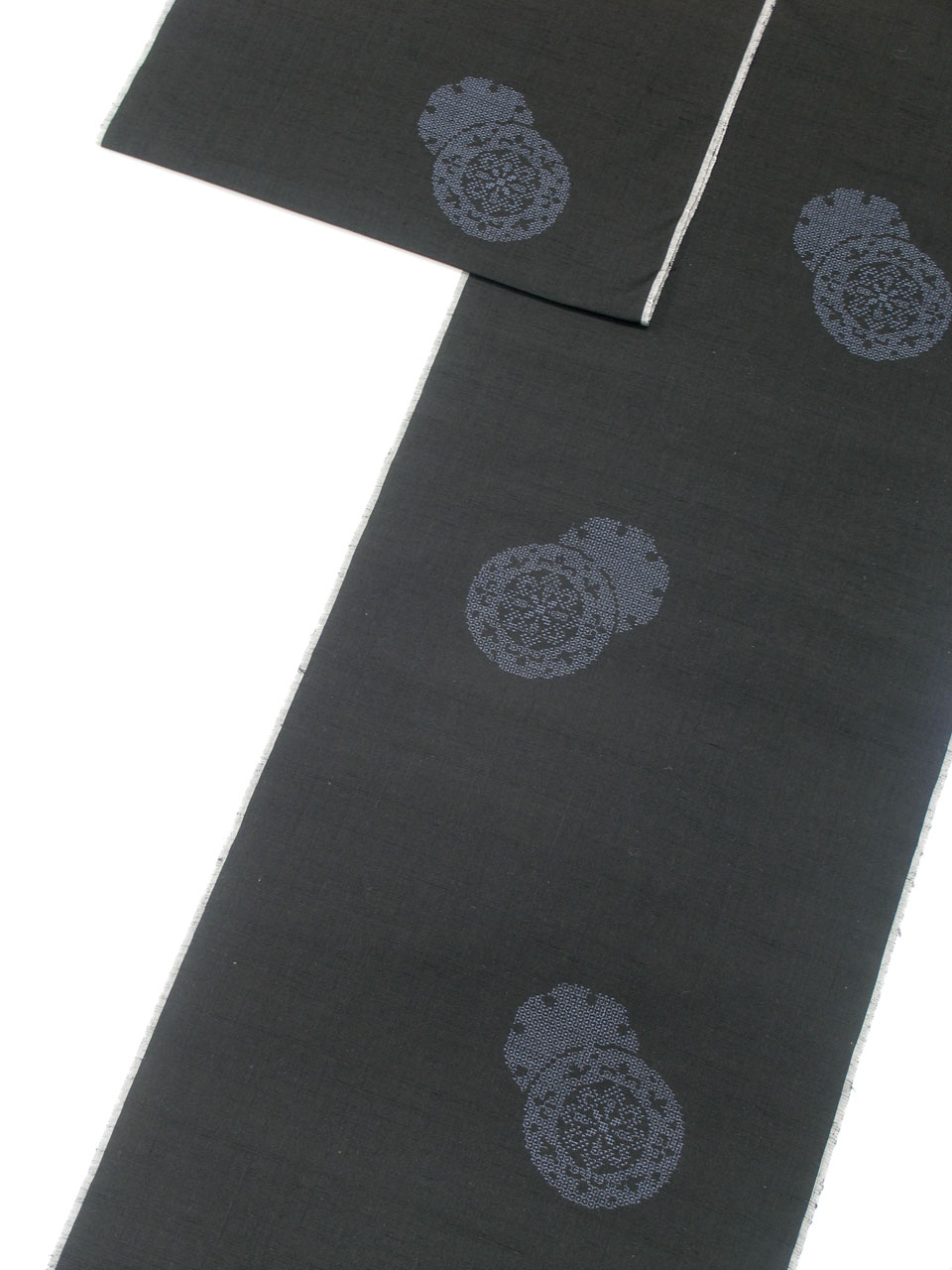 真綿結城紬（結城紬：深藍紺：雪輪と源氏車）