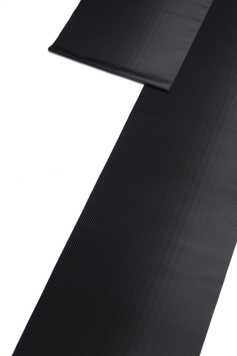 十日町紬（黒八丈：黒：滝縞）