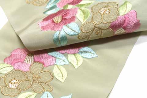 振袖用刺繍衿部分拡大図1