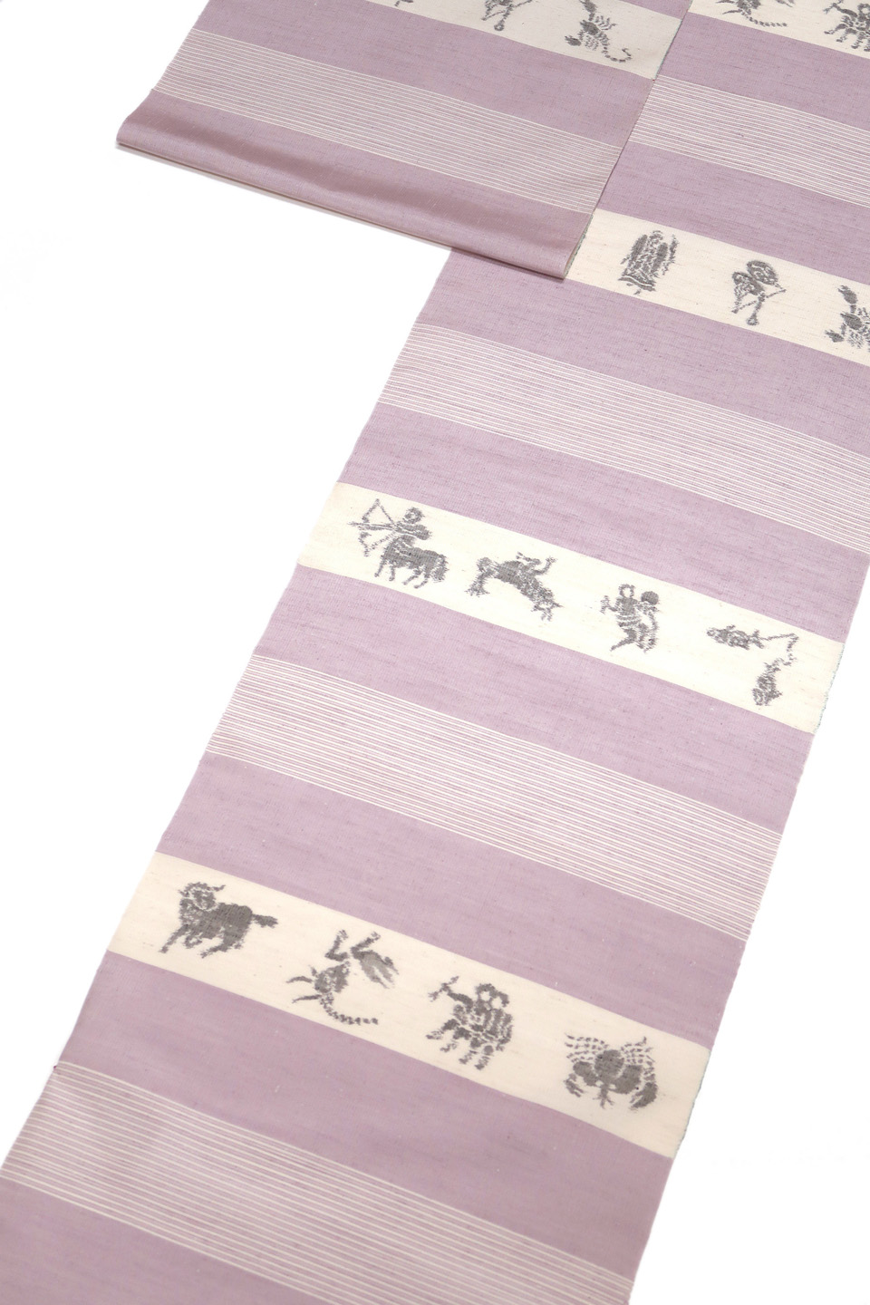 十日町紬（手擦り込み絣：白と淡赤紫：横段に星座）