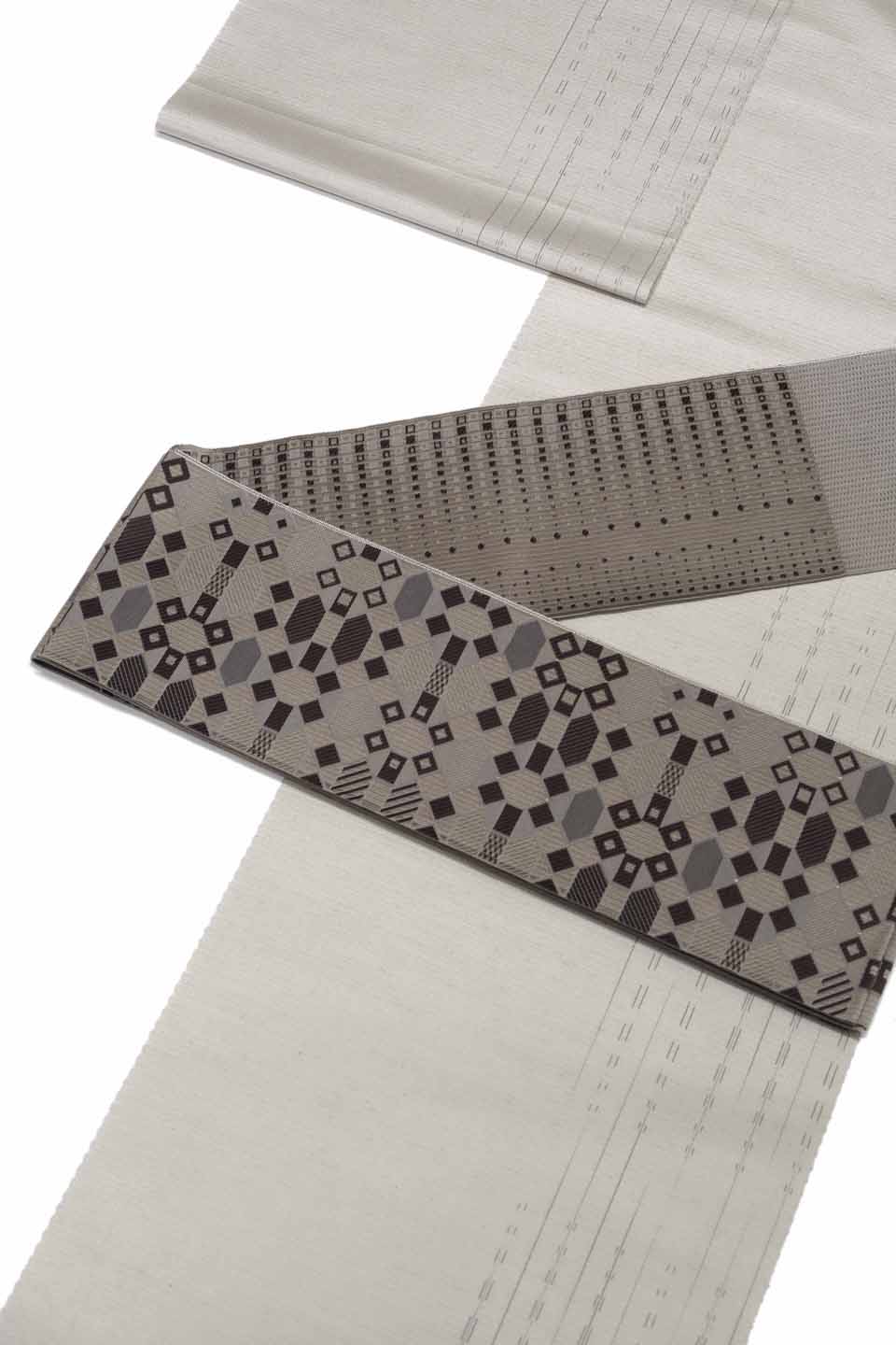 紬（十日町紬：淡黄緑鼠：光風霽月）