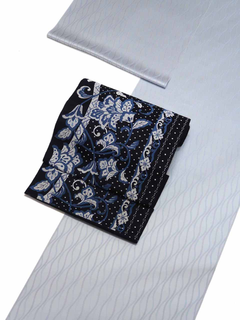 御召縮緬（西陣織紋御召：薄藍鼠：蹌踉縞）