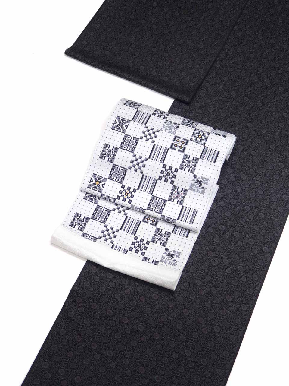 御召縮緬（西陣織風通御召：黒藍：唐草文）