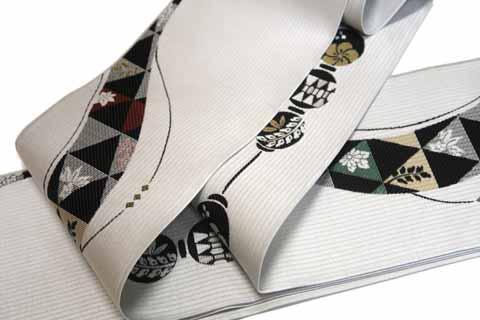 細帯の文様：有職蹌踉提灯縞