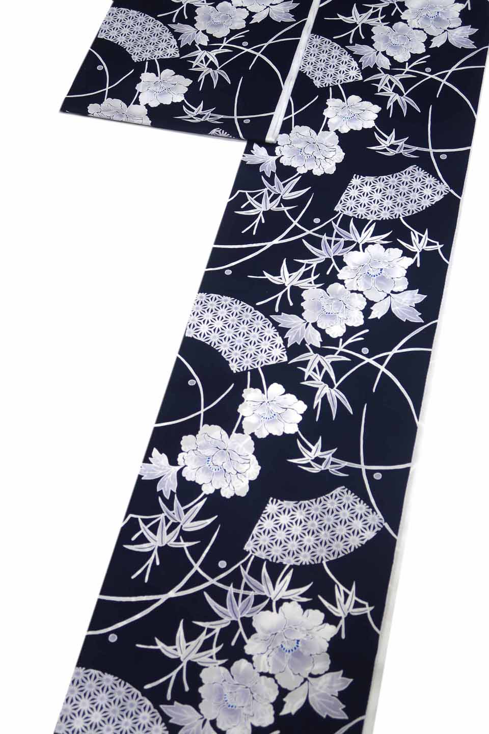 浴衣（染め浴衣：墨黒：山茶花扇面笹文）