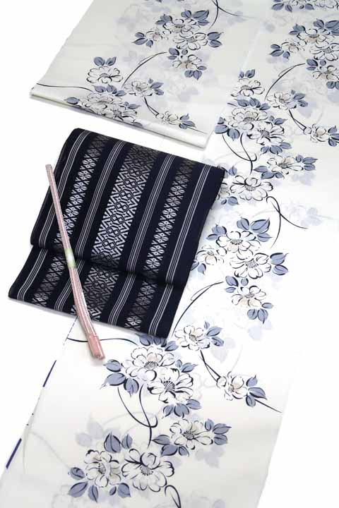 浴衣（山茶花文）に合わせる帯