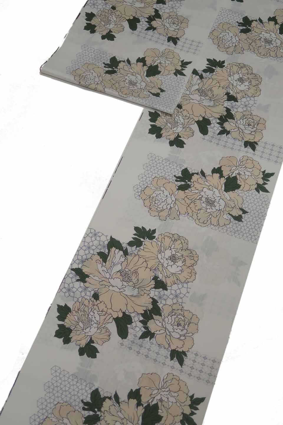 浴衣（染め浴衣：淡黄緑鼠：山茶花文）