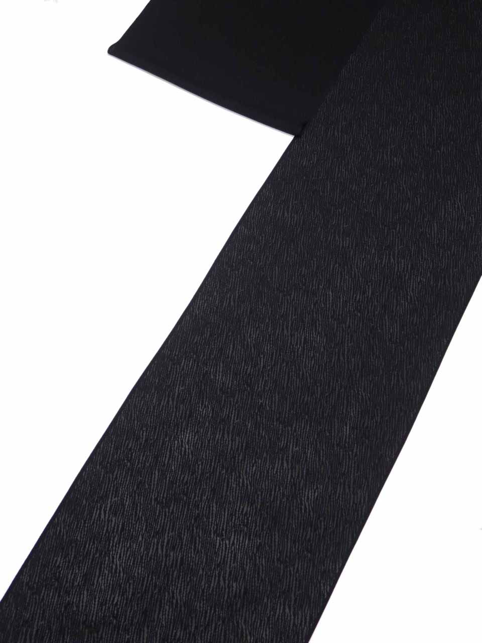 紋紗黒無地（紋紗縮緬（男女共用）：深泥黒：斜波文）