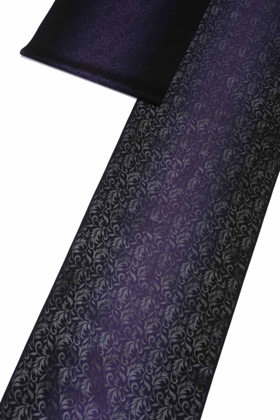 夏御召（西陣織紋お召し：暗赤紫黒暈：唐草文）